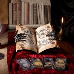 Nemesis Figur Psychic Compendium Palmist