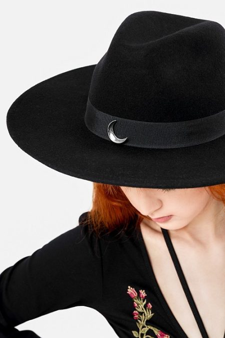 Restyle Hut Wildflower