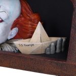 It Pennywise Figur Drain mit Licht – Bild 5